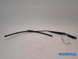 Used Front wiper arm Peugeot Expert (VA/VB/VE/VF/VY) 2.0 Blue HDi 120 16V Price € 21,18 Inclusive VAT offered by Maresia Parts