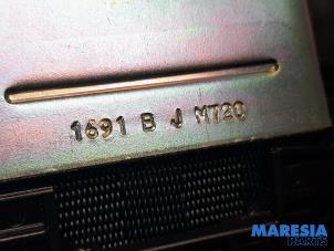 Used Rear seatbelt, left Peugeot 208 I (CA/CC/CK/CL) 1.2 Vti 12V PureTech 82 Price € 75,00 Margin scheme offered by Maresia Parts