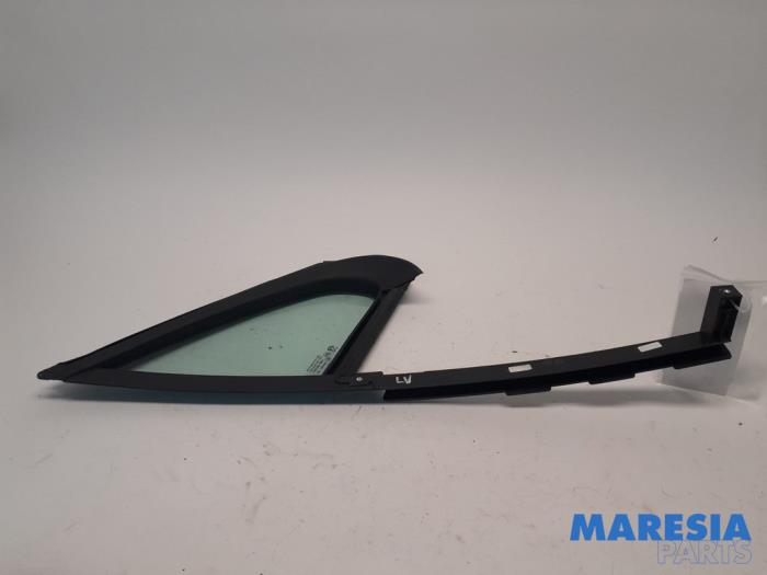 Usados Ventanilla triangular izquierda delante Peugeot 208 I (CA/CC/CK/CL) 1.2 Vti 12V PureTech 82 Precio € 34,99 Norma de margen ofrecido por Maresia Parts