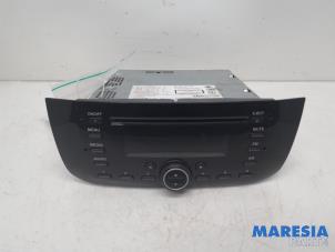 Używane Radioodtwarzacz CD Fiat Punto Evo (199) 1.3 JTD Multijet 85 16V Euro 5 Cena € 105,00 Procedura marży oferowane przez Maresia Parts
