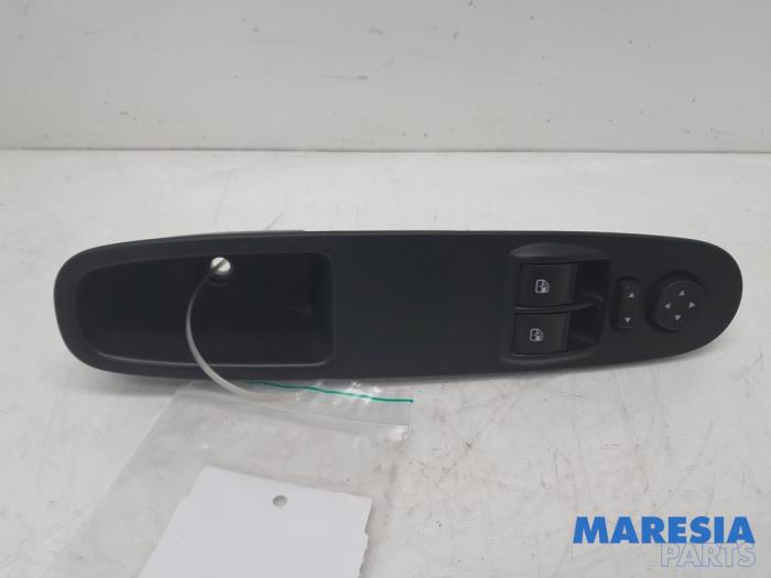 Usados Interruptor combinado de ventanillas Fiat Punto Evo (199) 1.3 JTD Multijet 85 16V Euro 5 Precio € 25,00 Norma de margen ofrecido por Maresia Parts
