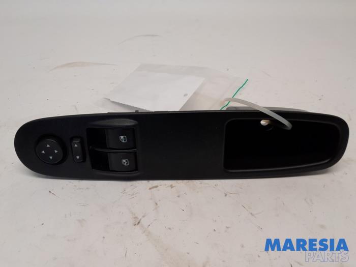 Usados Interruptor combinado de ventanillas Lancia Ypsilon (312) 0.9 TwinAir 85 Precio € 35,00 Norma de margen ofrecido por Maresia Parts