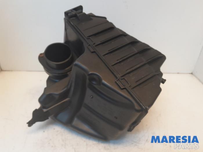 Gebrauchte Luftfiltergehäuse Renault Megane III Grandtour (KZ) 1.2 16V TCE 115 Preis € 22,50 Margenregelung angeboten von Maresia Parts