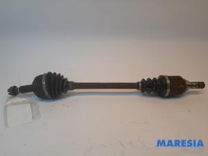 Used Front drive shaft, left Renault Megane III Grandtour (KZ) 1.2 16V TCE 115 Price € 90,00 Margin scheme offered by Maresia Parts