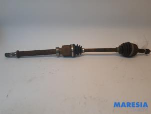 Used Front drive shaft, right Renault Megane III Grandtour (KZ) 1.2 16V TCE 115 Price € 99,00 Margin scheme offered by Maresia Parts