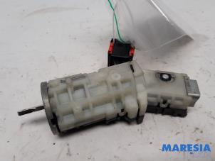 Used Ignition lock + key Renault Trafic (1FL/2FL/3FL/4FL) 1.6 dCi 95 Price € 72,60 Inclusive VAT offered by Maresia Parts