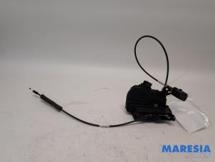 Usados Mecanismo de cerradura de puerta de 2 puertas derecha Renault Trafic (1FL/2FL/3FL/4FL) 1.6 dCi 95 Precio € 42,35 IVA incluido ofrecido por Maresia Parts