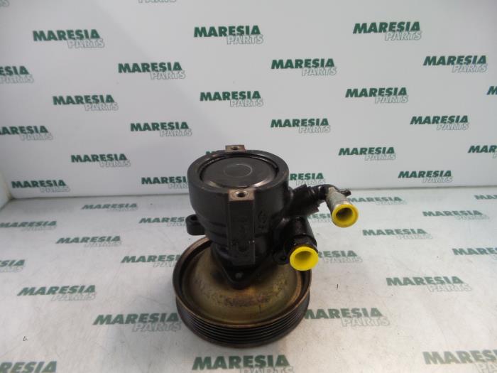 Pompe de direction d'un Lancia Lybra SW 1.8 16V VVT 2000