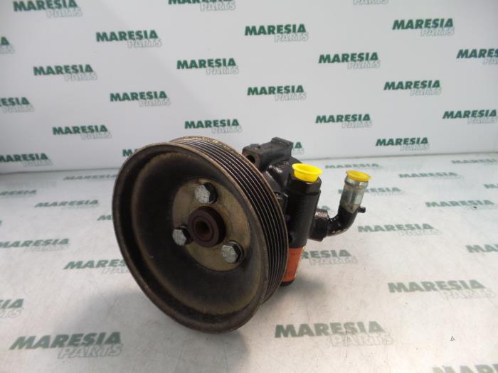 Usagé Pompe de direction Lancia Lybra SW 1.8 16V VVT Prix € 75,00 Règlement à la marge proposé par Maresia Parts