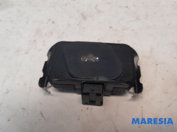 Begagnade Regnsensor Peugeot Expert (G9) 2.0 HDiF 16V 130 Pris € 48,40 Inklusive moms erbjuds av Maresia Parts