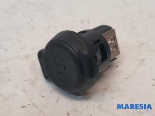 Used AUX / USB connection Peugeot Expert (G9) 2.0 HDiF 16V 130 Price € 12,10 Inclusive VAT offered by Maresia Parts