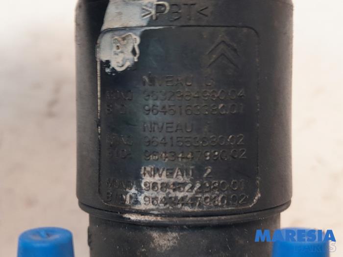 Bomba de limpiaparabrisas delante de un Peugeot Expert (G9) 2.0 HDiF 16V 130 2014