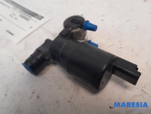 Used Windscreen washer pump Peugeot Expert (G9) 2.0 HDiF 16V 130 Price € 12,10 Inclusive VAT offered by Maresia Parts