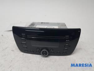 Używane Radioodtwarzacz CD Opel Combo 1.6 CDTI 16V Cena € 133,10 Z VAT oferowane przez Maresia Parts