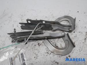 Used Bonnet Hinge Peugeot Expert (G9) 2.0 HDiF 16V 130 Price € 24,19 Inclusive VAT offered by Maresia Parts