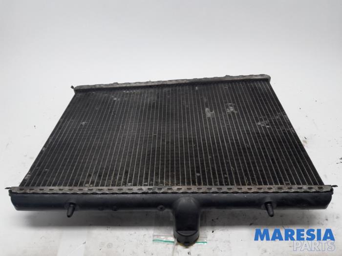 Radiator from a Peugeot Expert (G9) 2.0 HDiF 16V 130 2014