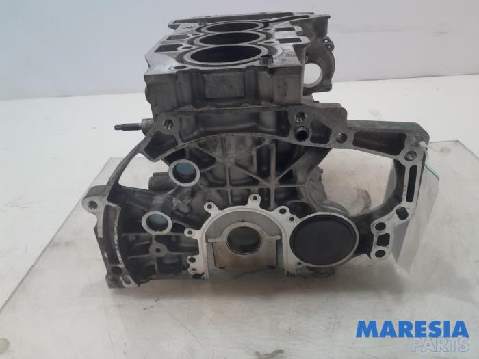 Engine crankcase from a Citroën C4 Picasso (3D/3E) 1.2 12V PureTech 130 2018