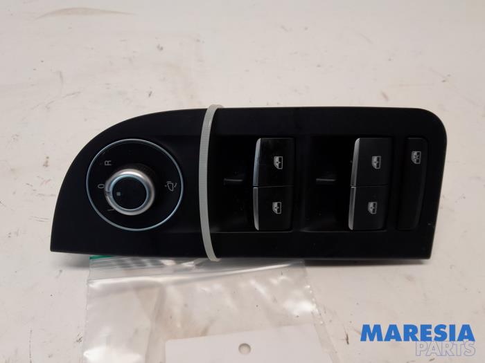 Usados Interruptor combinado de ventanillas Alfa Romeo Giulia (952) 2.0 T 16V Veloce Q4 Precio € 120,00 Norma de margen ofrecido por Maresia Parts