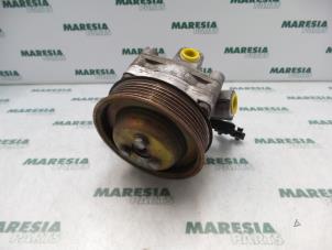 Używane Pompa wspomagania kierownicy Alfa Romeo 166 3.0 V6 24V Cena € 75,00 Procedura marży oferowane przez Maresia Parts