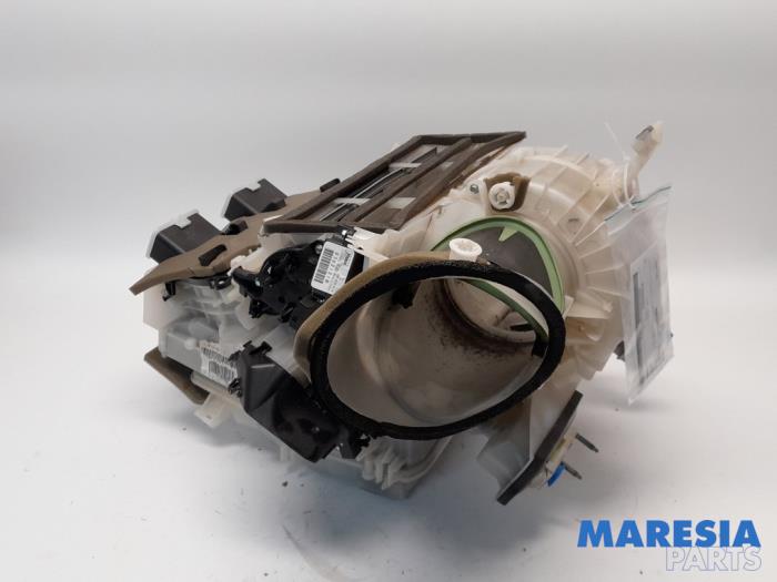 Begagnade Värmarhus Peugeot RCZ (4J) 2.0 HDi 16V FAP Pris € 199,95 Marginaltabell erbjuds av Maresia Parts
