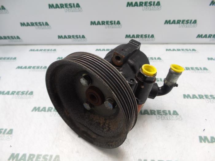 Usagé Pompe de direction Alfa Romeo 156 Sportwagon (932) 1.9 JTD Prix € 65,00 Règlement à la marge proposé par Maresia Parts