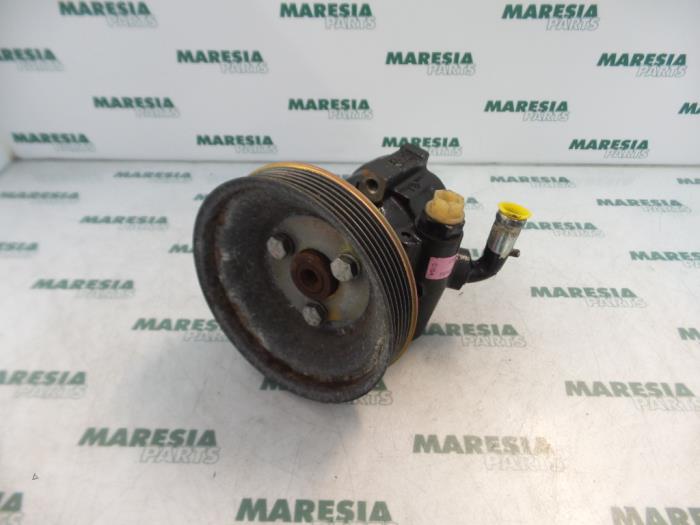 Usagé Pompe de direction Alfa Romeo 156 (932) 1.6 Twin Spark 16V Prix € 50,00 Règlement à la marge proposé par Maresia Parts