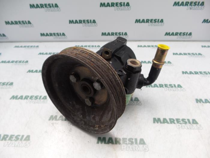 Usagé Pompe de direction Alfa Romeo 156 (932) 1.9 JTD 16V Prix € 50,00 Règlement à la marge proposé par Maresia Parts