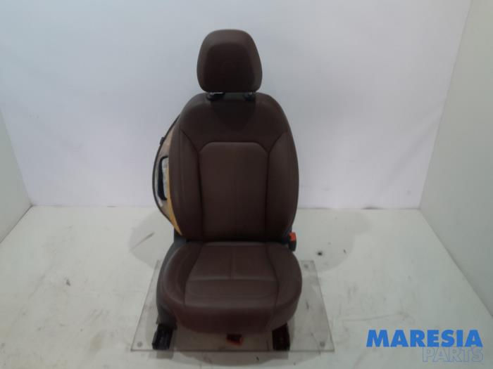 Używane Fotel prawy Alfa Romeo Stelvio (949) 2.0 T 16V Q4 Cena € 200,00 Procedura marży oferowane przez Maresia Parts