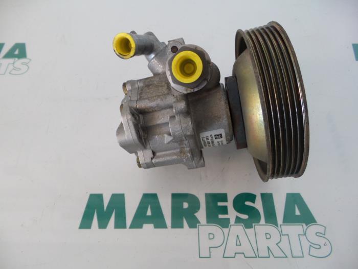 Usagé Pompe de direction Alfa Romeo 146 (930B) 1.6 Twin Spark 16V Prix € 50,00 Règlement à la marge proposé par Maresia Parts