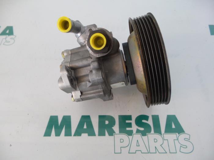 Usagé Pompe de direction Alfa Romeo 146 (930B) 1.8 Twin Spark 16V Prix € 50,00 Règlement à la marge proposé par Maresia Parts