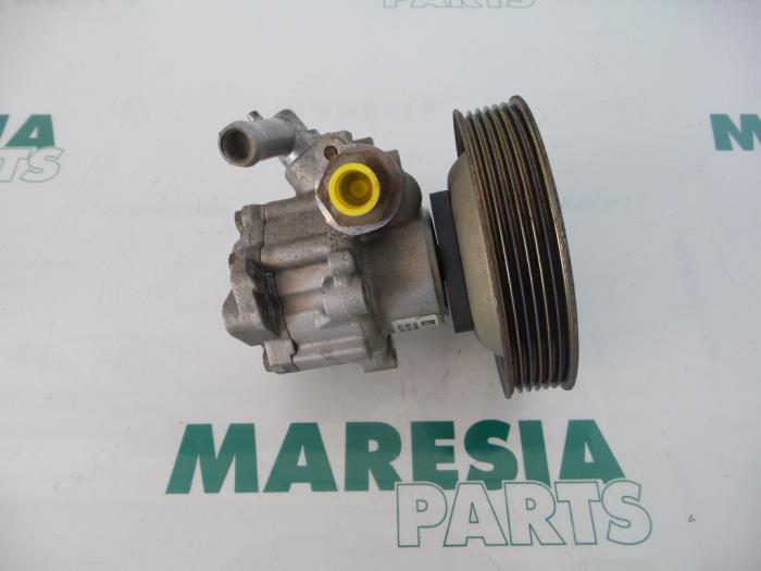 Usagé Pompe de direction Alfa Romeo 146 (930B) 1.6 Twin Spark 16V Prix € 50,00 Règlement à la marge proposé par Maresia Parts