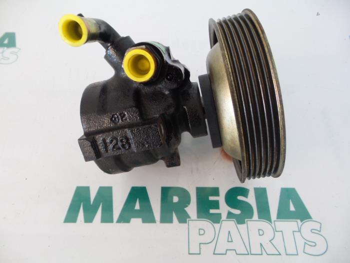 Usagé Pompe de direction Alfa Romeo 146 (930B) 1.6 Twin Spark 16V Prix € 50,00 Règlement à la marge proposé par Maresia Parts