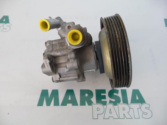 Usagé Pompe de direction Alfa Romeo 146 (930B) 1.6 Twin Spark 16V Prix € 50,00 Règlement à la marge proposé par Maresia Parts