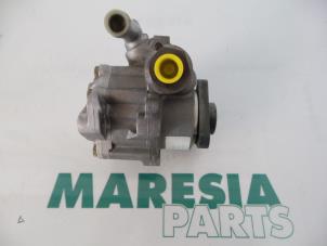 Używane Pompa wspomagania kierownicy Alfa Romeo 146 (930B) 1.6 Twin Spark 16V Cena € 50,00 Procedura marży oferowane przez Maresia Parts