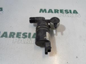 Used Windscreen washer pump Peugeot 407 SW (6E) 2.0 HDiF 16V Price € 10,00 Margin scheme offered by Maresia Parts