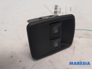 Used Electric window switch Renault Trafic (1FL/2FL/3FL/4FL) 1.6 dCi 145 Twin Turbo Price € 24,14 Inclusive VAT offered by Maresia Parts