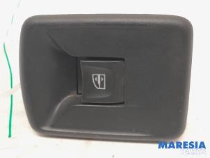 Used Electric window switch Renault Trafic (1FL/2FL/3FL/4FL) 1.6 dCi 145 Twin Turbo Price € 18,15 Inclusive VAT offered by Maresia Parts