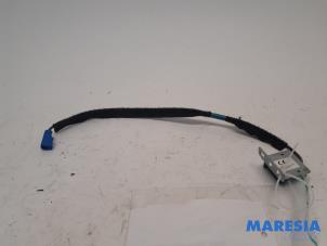 Used GPS antenna Renault Trafic (1FL/2FL/3FL/4FL) 1.6 dCi 145 Twin Turbo Price € 30,25 Inclusive VAT offered by Maresia Parts