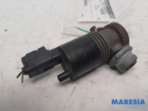 Used Windscreen washer pump Renault Trafic (1FL/2FL/3FL/4FL) 1.6 dCi 145 Twin Turbo Price € 24,20 Inclusive VAT offered by Maresia Parts