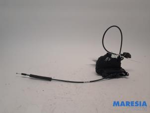 Usados Mecanismo de cerradura de puerta de 2 puertas derecha Renault Trafic (1FL/2FL/3FL/4FL) 1.6 dCi 145 Twin Turbo Precio € 42,35 IVA incluido ofrecido por Maresia Parts