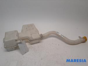 Used Front windscreen washer reservoir Renault Trafic (1FL/2FL/3FL/4FL) 1.6 dCi 145 Twin Turbo Price € 36,30 Inclusive VAT offered by Maresia Parts