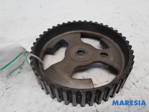 Used Camshaft sprocket Peugeot 308 (4A/C) 1.6 HDiF 16V Price € 20,00 Margin scheme offered by Maresia Parts