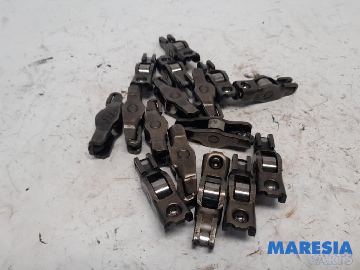 Usagé Culbuteur Peugeot 308 (4A/C) 1.6 HDiF 16V Prix € 40,00 Règlement à la marge proposé par Maresia Parts