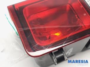 Używane Tylne swiatlo pozycyjne lewe Renault Trafic (1FL/2FL/3FL/4FL) 1.6 dCi 95 Cena € 30,25 Z VAT oferowane przez Maresia Parts