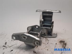 Used Rear door hinge, left Renault Trafic (1FL/2FL/3FL/4FL) 1.6 dCi 145 Twin Turbo Price € 60,50 Inclusive VAT offered by Maresia Parts