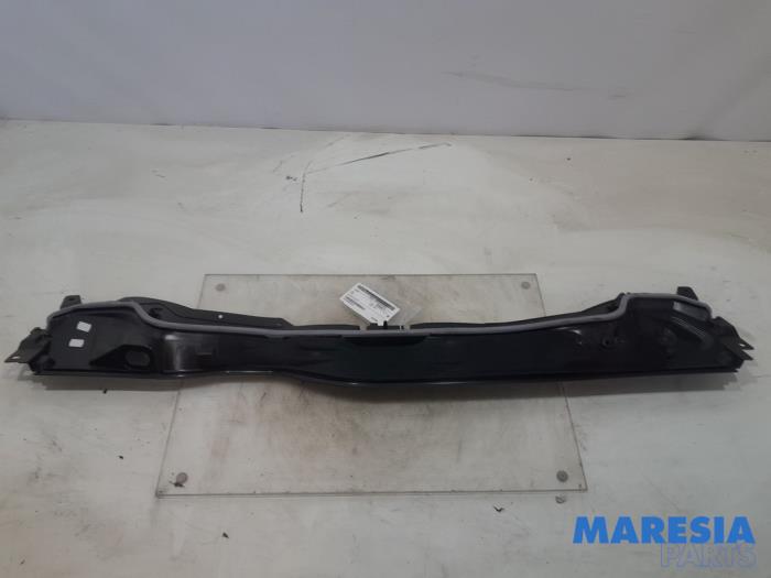 Cowl top grille from a Opel Corsa F (UB/UH/UP) Electric 50kWh 2022