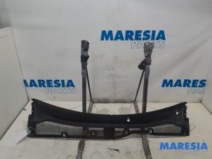 Used Cowl top grille Opel Corsa F (UB/UH/UP) Electric 50kWh Price € 60,50 Inclusive VAT offered by Maresia Parts