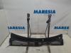 Cowl top grille from a Opel Corsa F (UB/UH/UP) Electric 50kWh 2022
