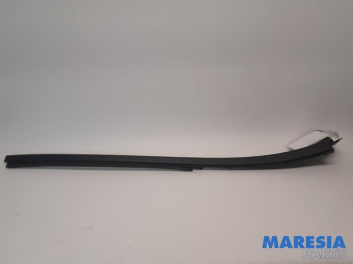 Gebrauchte Windschutzscheibe blende Renault Trafic (1FL/2FL/3FL/4FL) 1.6 dCi 95 Preis € 48,39 Mit Mehrwertsteuer angeboten von Maresia Parts