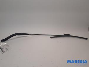 Used Front wiper arm Renault Trafic (1FL/2FL/3FL/4FL) 1.6 dCi 95 Price € 21,96 Inclusive VAT offered by Maresia Parts